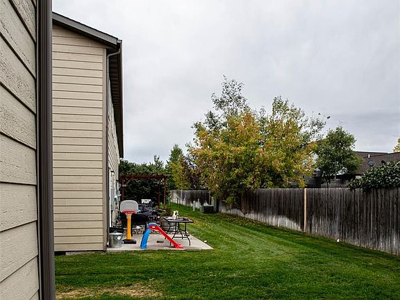 3rd image of 86 E Magnolia Dr