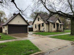 1252 Van St, Elgin, IL 60123
