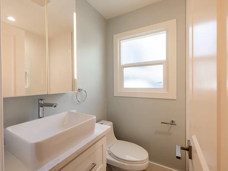 937 University Ave — Photo 12