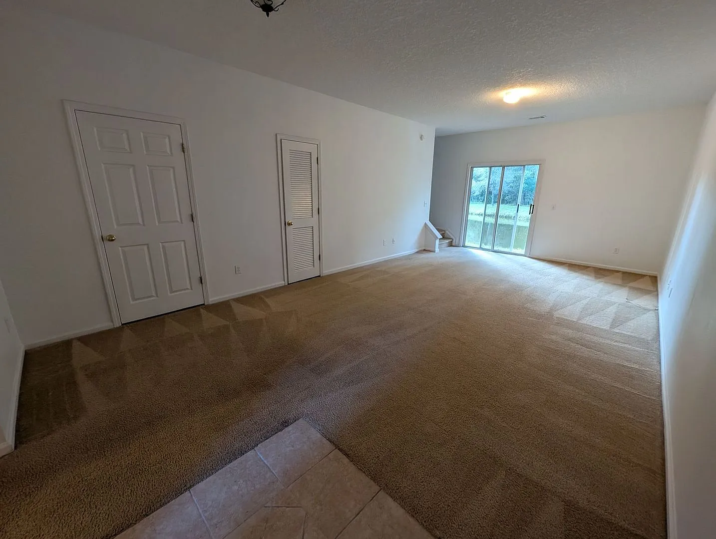 Charming 2 Bed, 2.5 Bath Townhome Ready to Move in — Photo 3