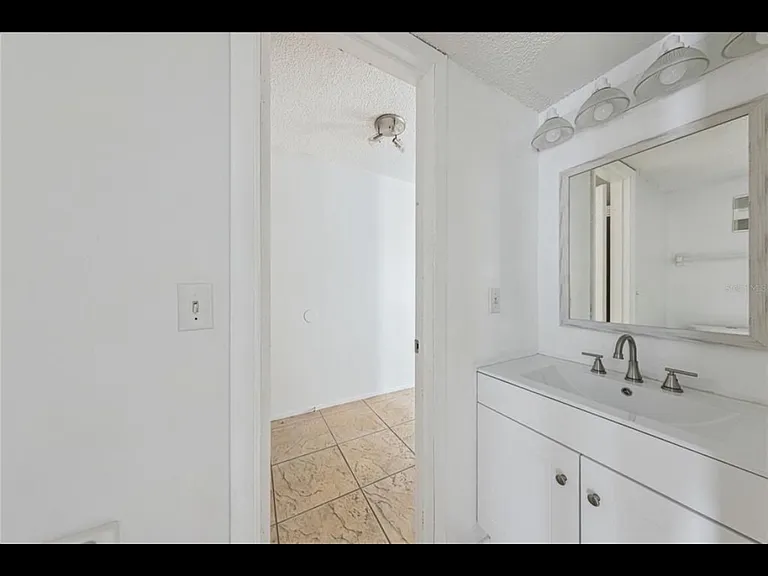 46 N Fairfax Ave #40 — Photo 5