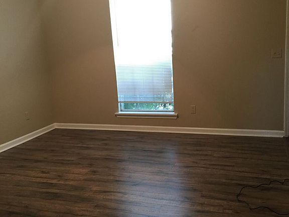 5th image of 150 Yellow Jacket Dr APT 13