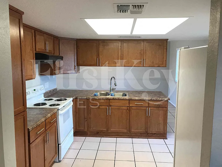 7629 W Flower St — Photo 5