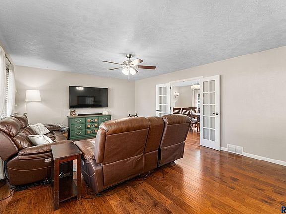 5th image of 3104 S Elmwood Ave