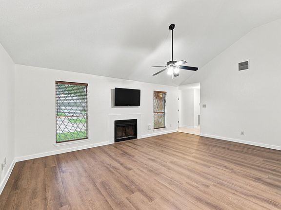 4th image of 10846 W Mulberry Dr