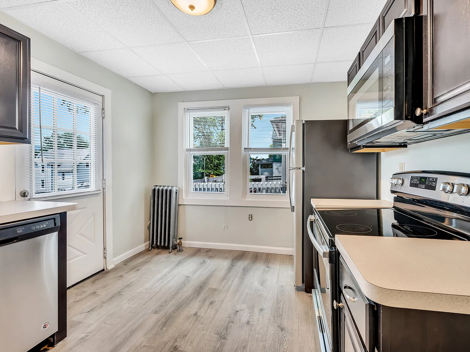 3 bed, 1200 sqft, $1,850 — Photo 2