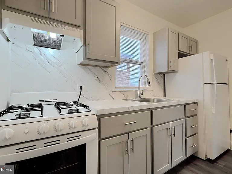 2906 Clearview Ave — Photo 8