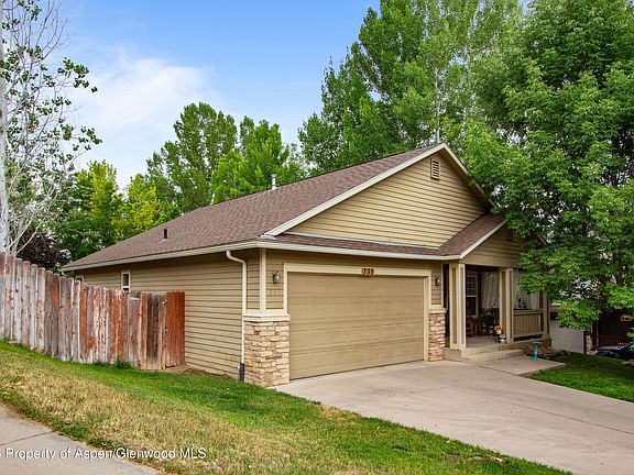 4th image of 730 Storm King Cir