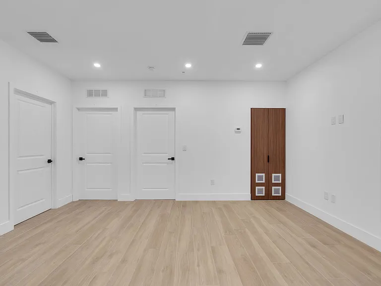1037 NW 2nd St #3C — Photo 16