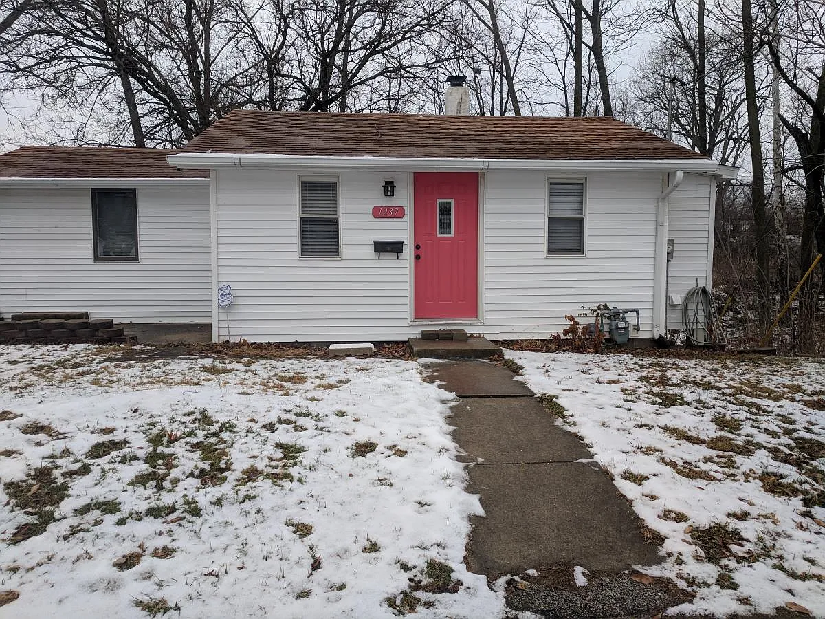 1237 Virginia Pl photo 1