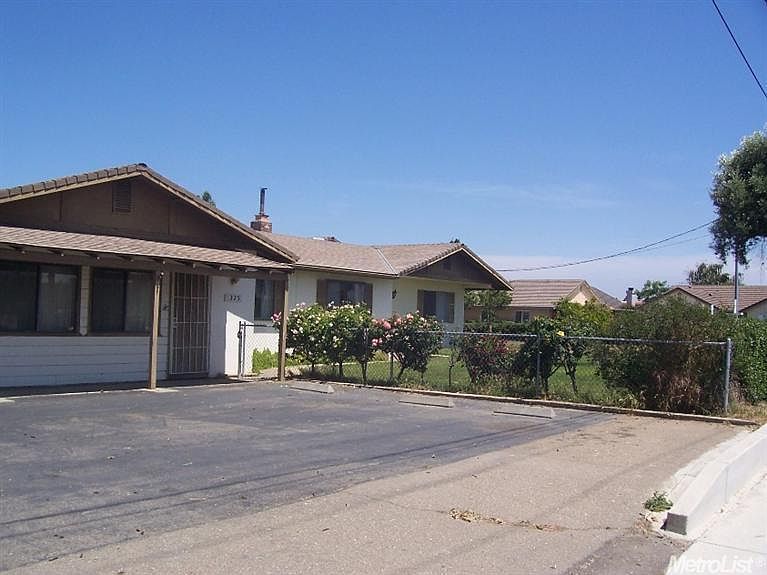 1st image of 325 E Harney Ln