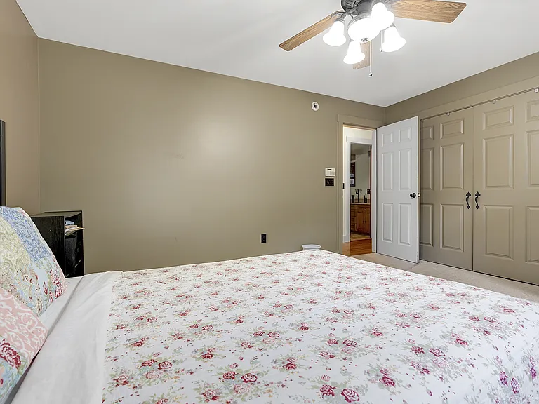 13 Andrew Ave — Photo 34