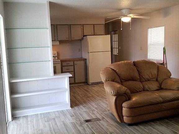 3rd image of 825 Royal Palm Dr