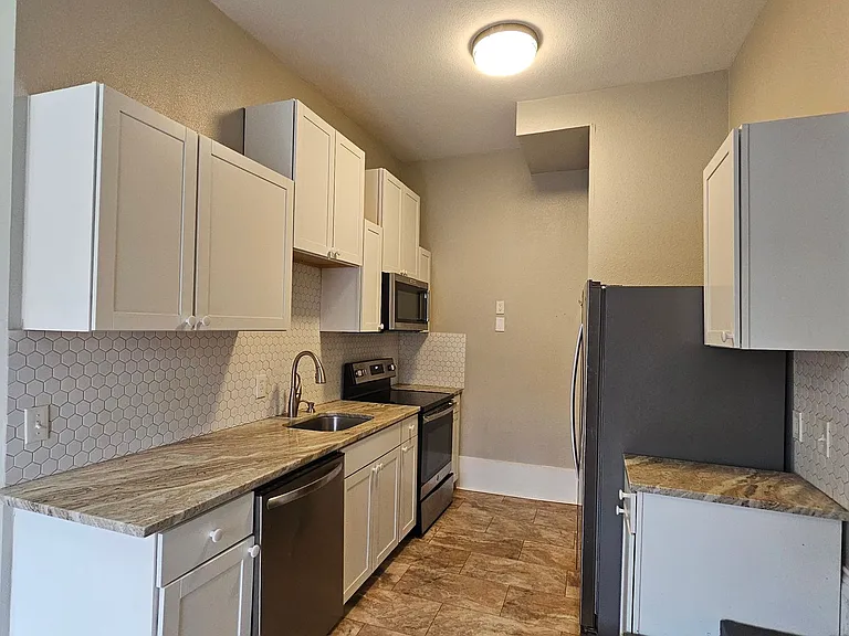2115 Glenwood Ln — Photo 26