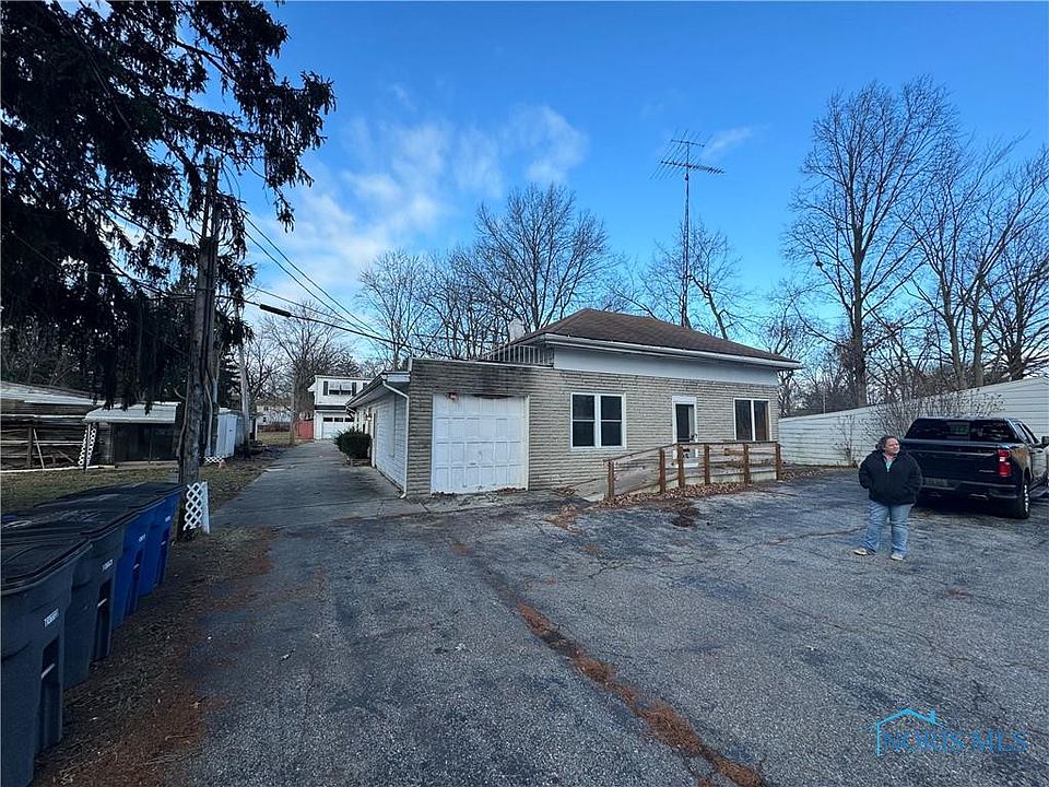 1st image of 903 Koch Dr