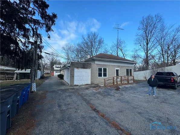 903 Koch Dr, Toledo, OH 43615
