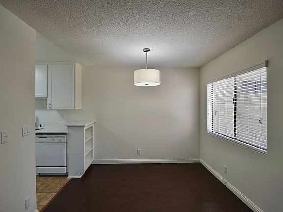 4th image of 15128-44 Burbank Blvd #28-104