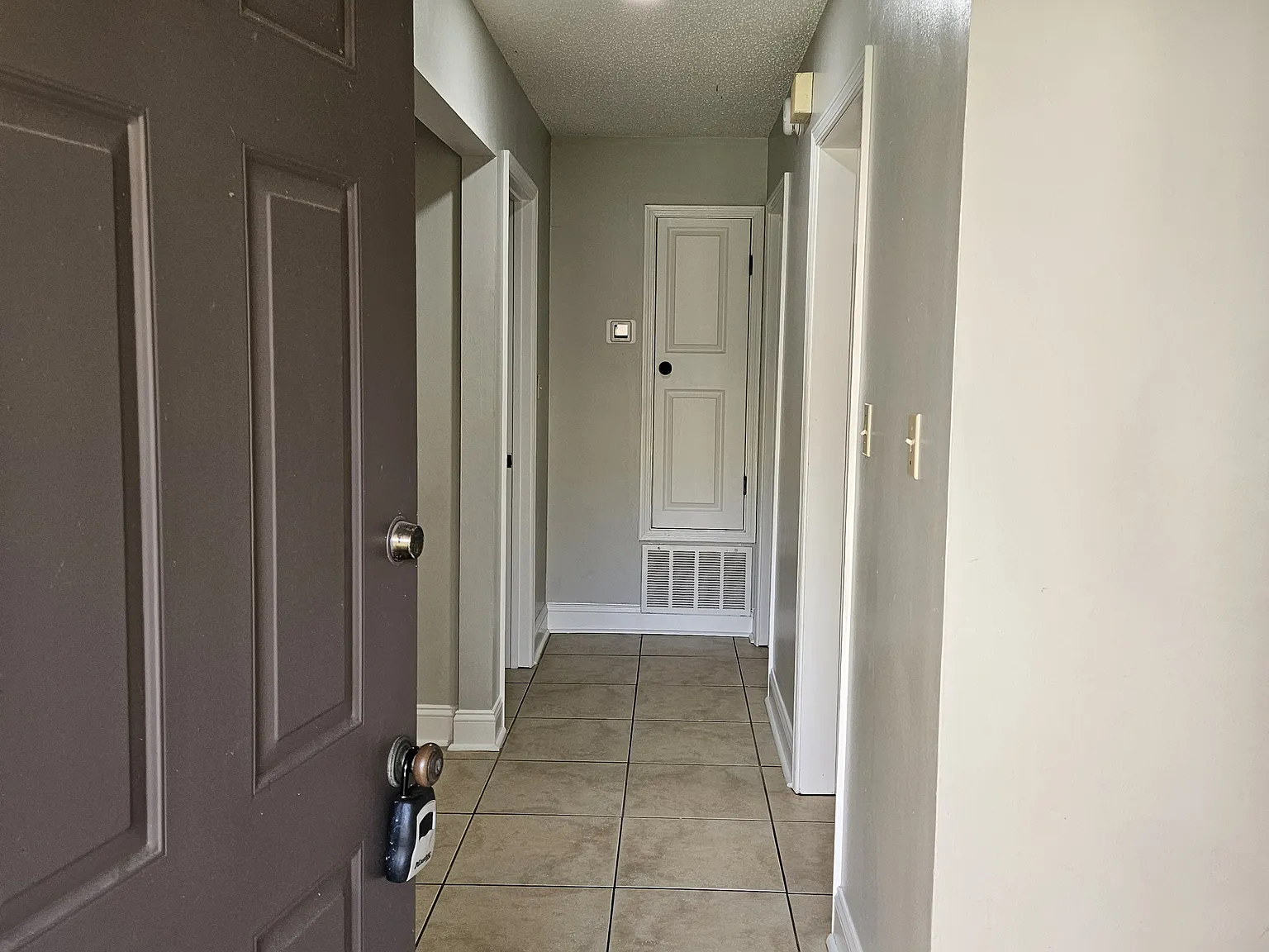 2 bed, 1200 sqft, $1,600 — Photo 2