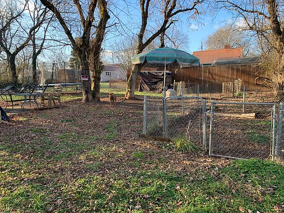 5th image of 229 Buckner Ave