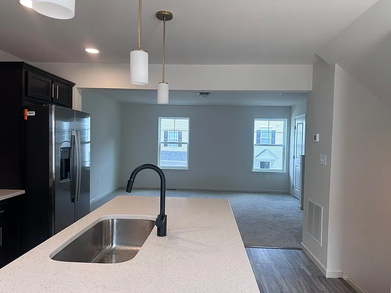112 Hawley Ct — Photo 8
