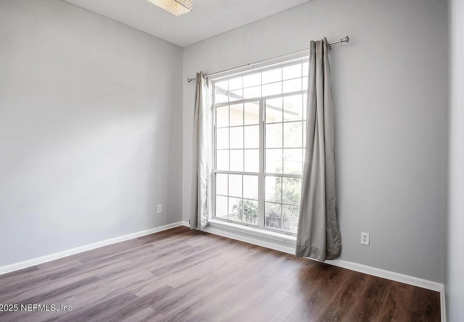3 bed, 2.0 bath, 1919 sqft, $2,500 — Photo 2