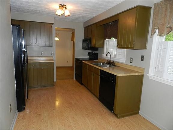 5th image of 2122 Apple Tree Dr