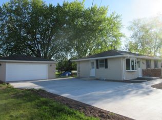 502 Roosevelt Ave, Howards Grove, WI 53083