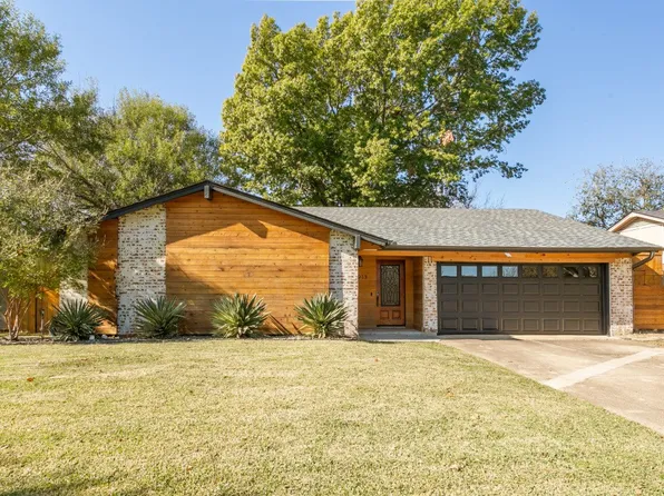 2913 Murphy Dr, Bedford, TX 76021