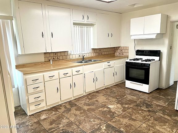 5th image of 2045 N 21st Pl
