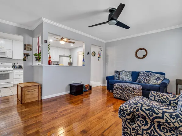 1009 Cricket Ln, Woodbridge, NJ 07095