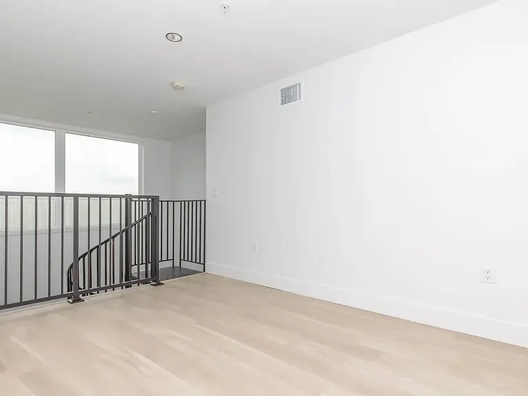 Begonia Place Luxury Apartments — Photo 103
