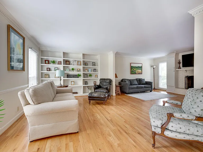 4625 Mountain View Dr — Photo 5