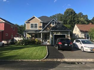 15 Alexander Ave, Farmingdale, NY 11735
