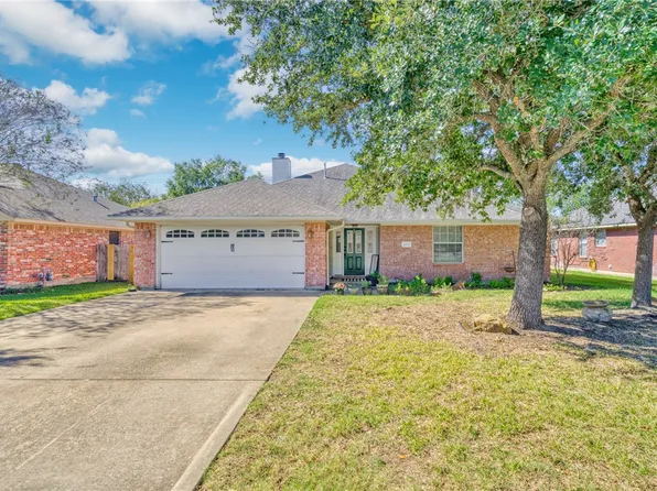 4402 Winchester Dr, Bryan, TX 77802