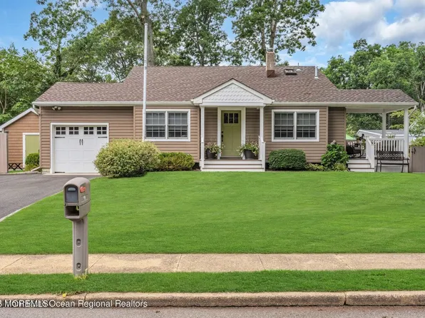 19 Germania Court, Toms River, NJ 08755