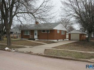 104 N 6th St, Beresford, SD 57004