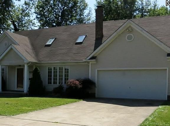 2nd image of 2038 Beverly Hills Dr