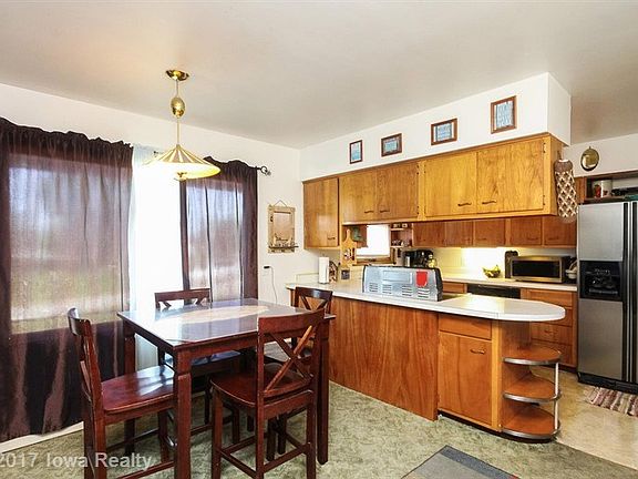 5th image of 905 SE Idaho St