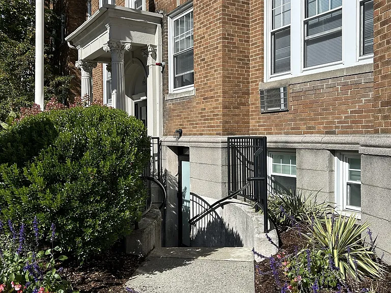 1 Langdon St #6 — Photo 10