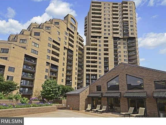 Pinnacle Condo External View from Courtyard