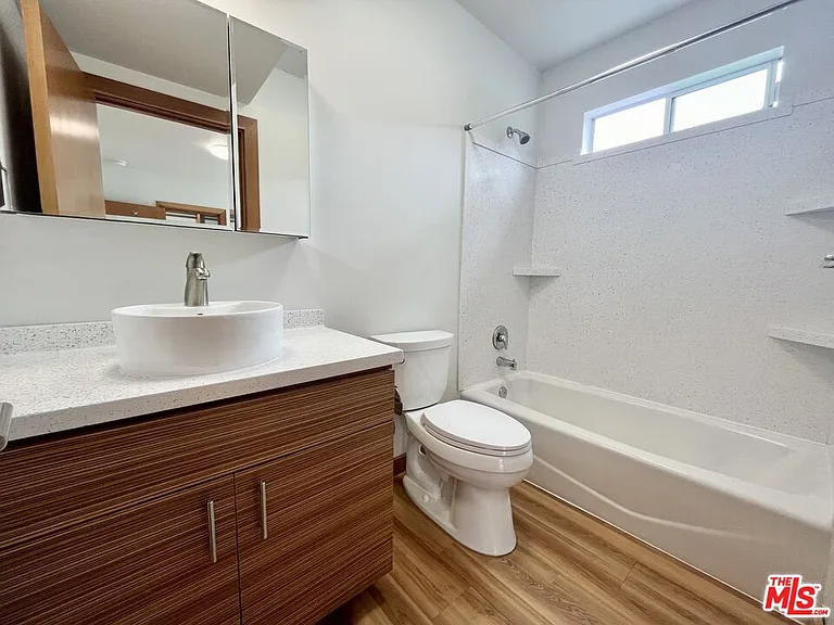 505 N San Vicente Blvd — Photo 9