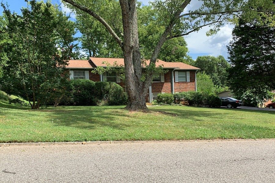 1st image of 9136 Carlton Cir