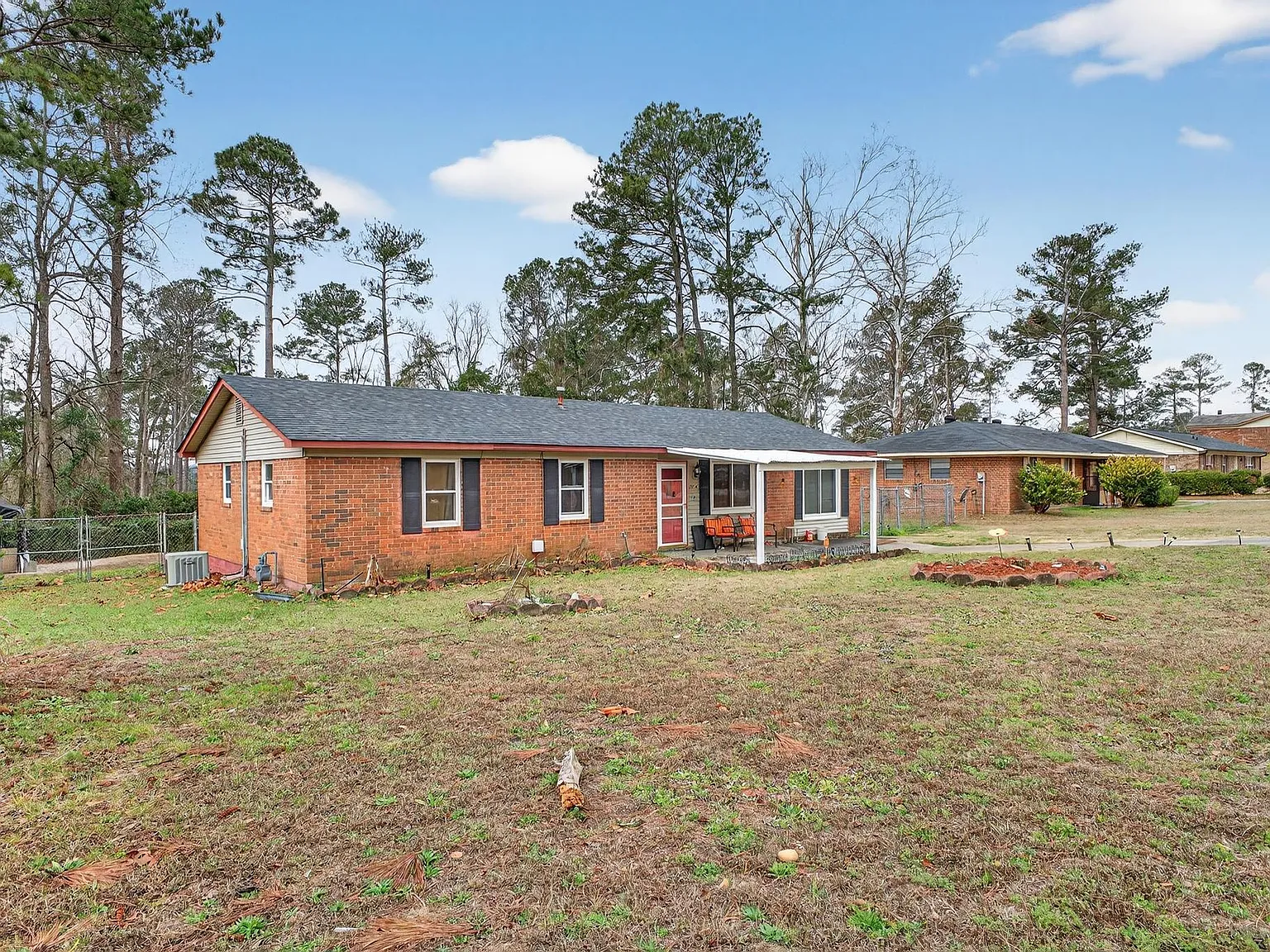 4 bed, 1.5 bath, 1650 sqft, $1,350 — Photo 2
