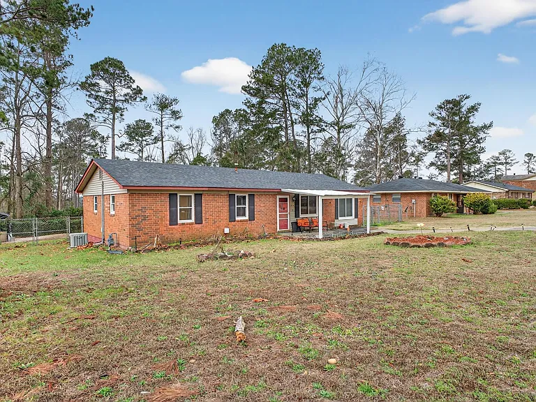 2914 Cumberland Dr — Photo 2