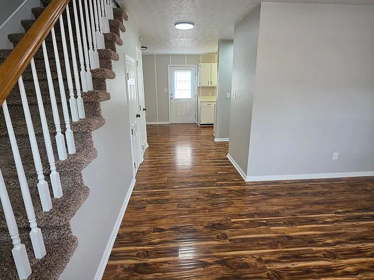 434 Hillside Dr — Photo 4