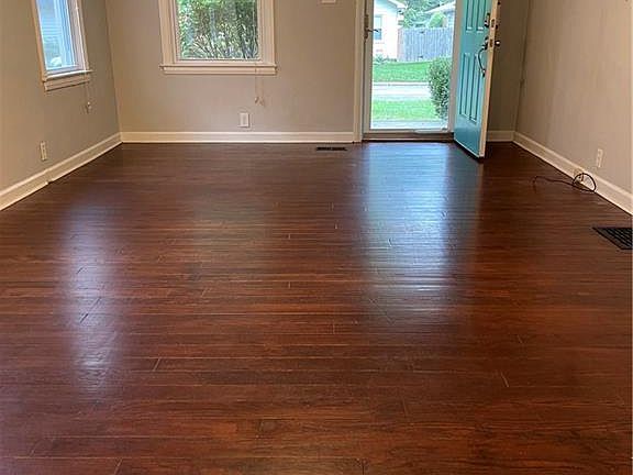 4th image of 5039 Primrose Ave