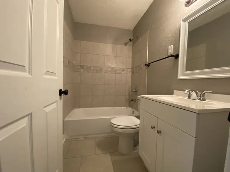 1345 Gill Ave — Photo 4
