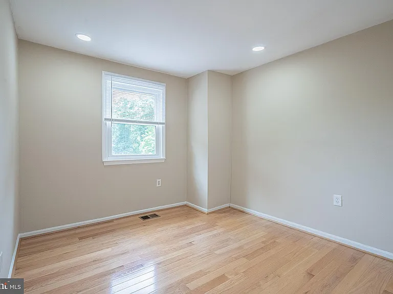 5844 Banning Pl — Photo 29