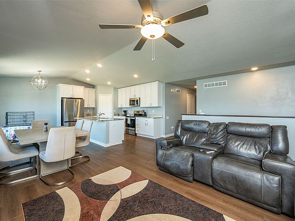 4th image of 403 Lacy Cir NE