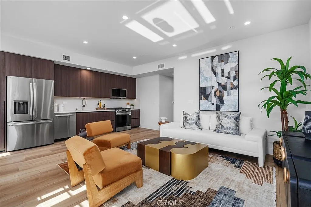 2 bed, 1240 sqft, $4,900 — Photo 4